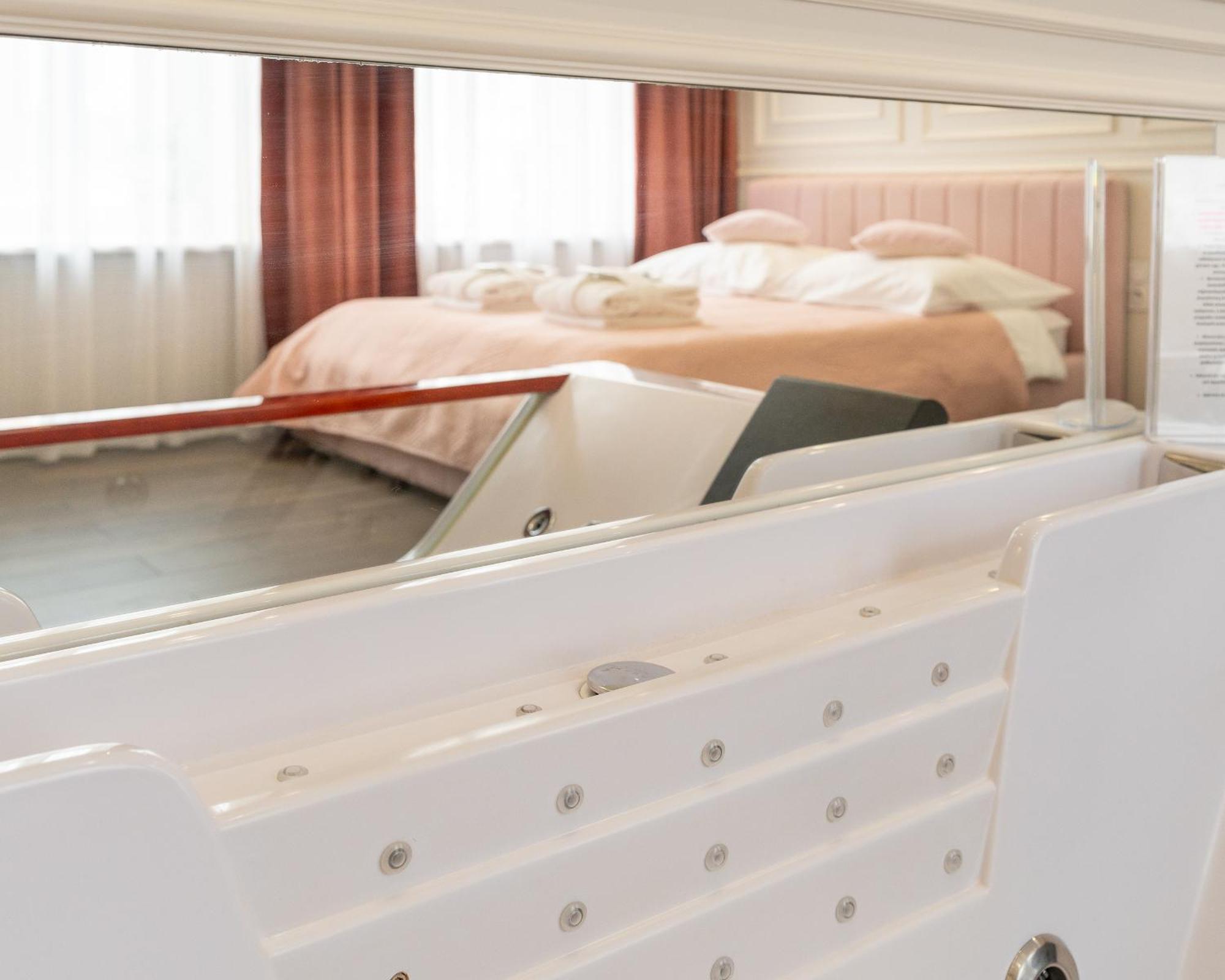 Apartament Glamour Prywatne Jacuzzi Starowislna Krasków Eksteriør bilde